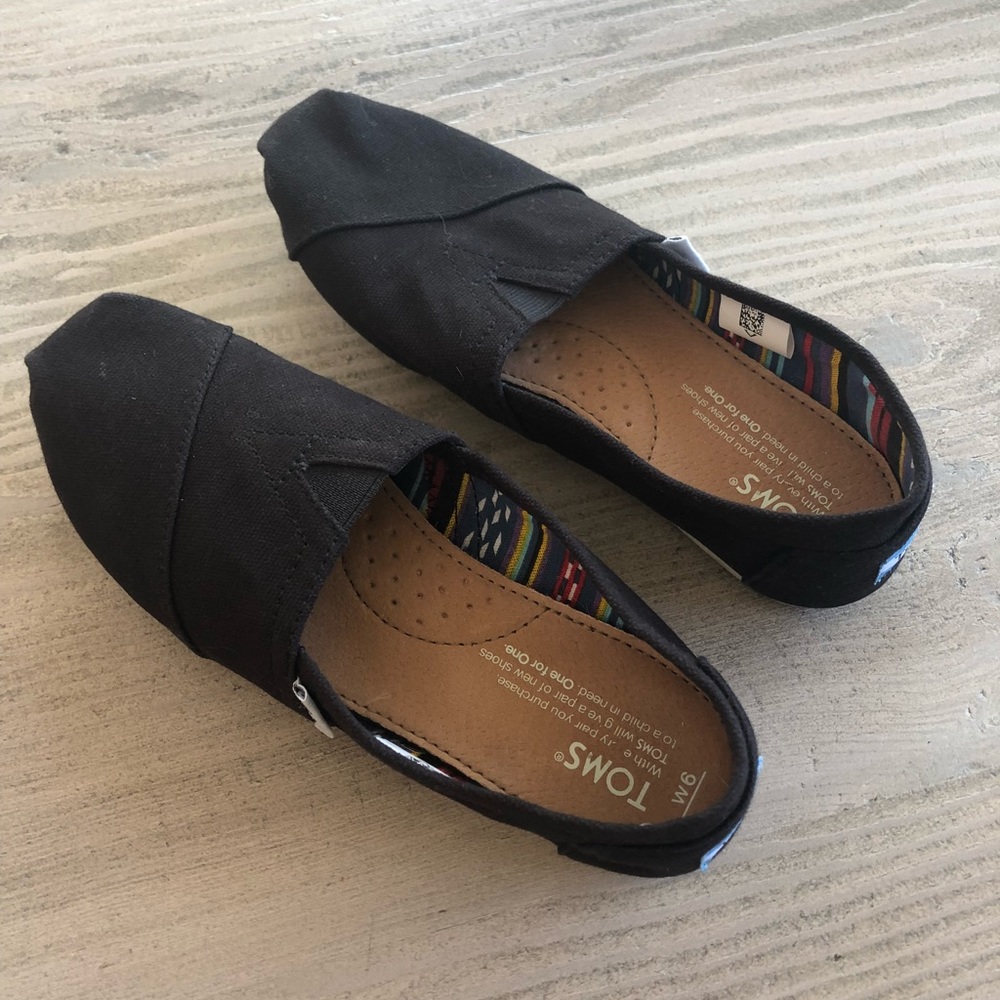 TOMS black shoes